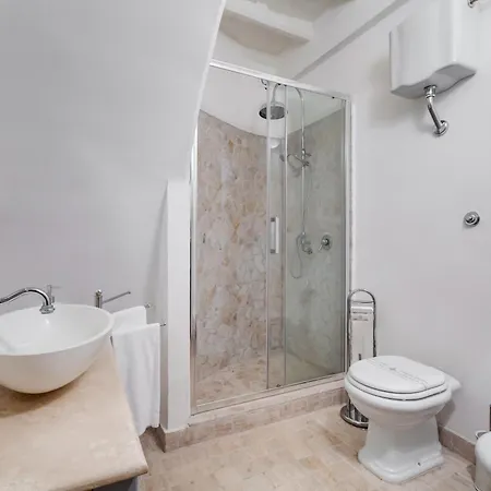 Experience Spanish Steps Apartment